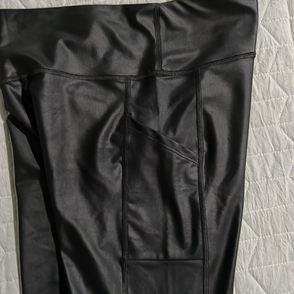 Faux leather look biker shorts - Picture 4 of 4